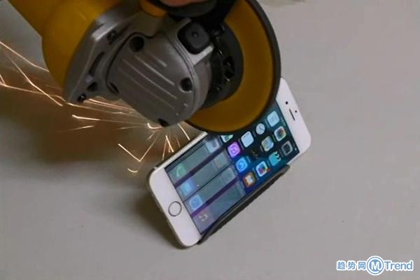 盘点全球作死iPhone6Plus的的惊人花招 