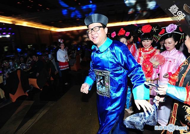 大佬年会夸张扮相：李彦宏 马云 刘强东 丁磊 雷军