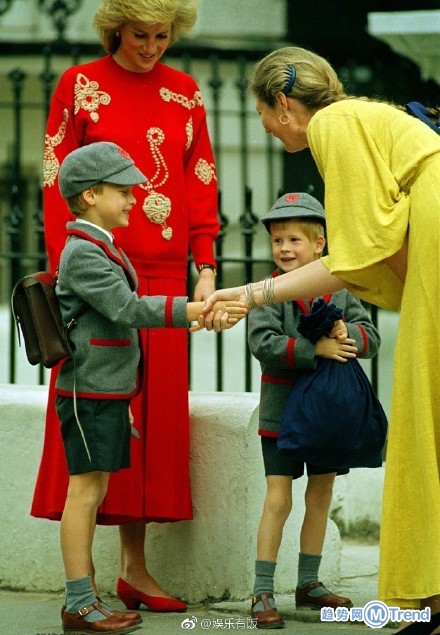 英国乔治小王子上小学啦