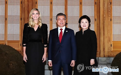 热点：文在寅会见伊万卡 日右翼袭朝鲜总联 女子驾车冲撞白宫