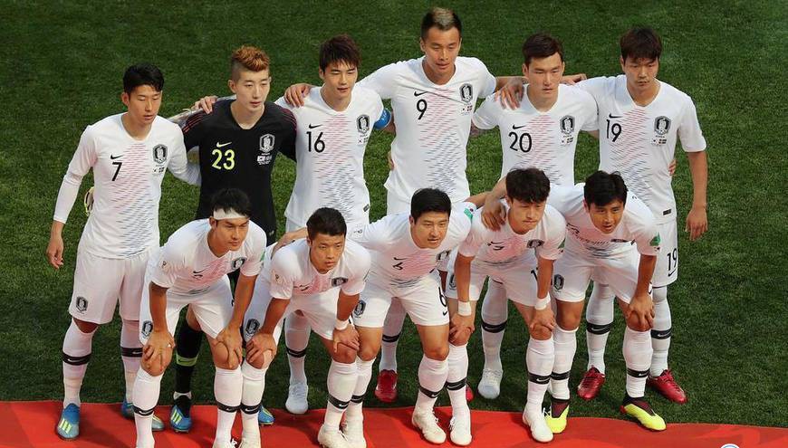 世界杯韩国门将疑化妆 发型90分钟不乱